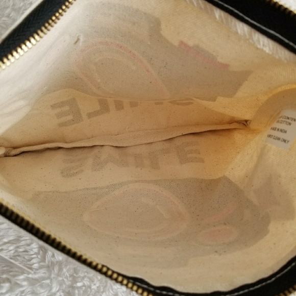 NWT Zippered camera bag - Picture 2 of 3